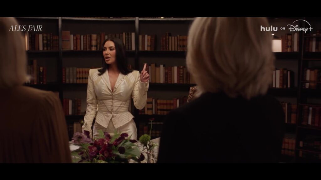 Kim Kardashian als Allura Grant in de trailer van All's Fair seizoen 2