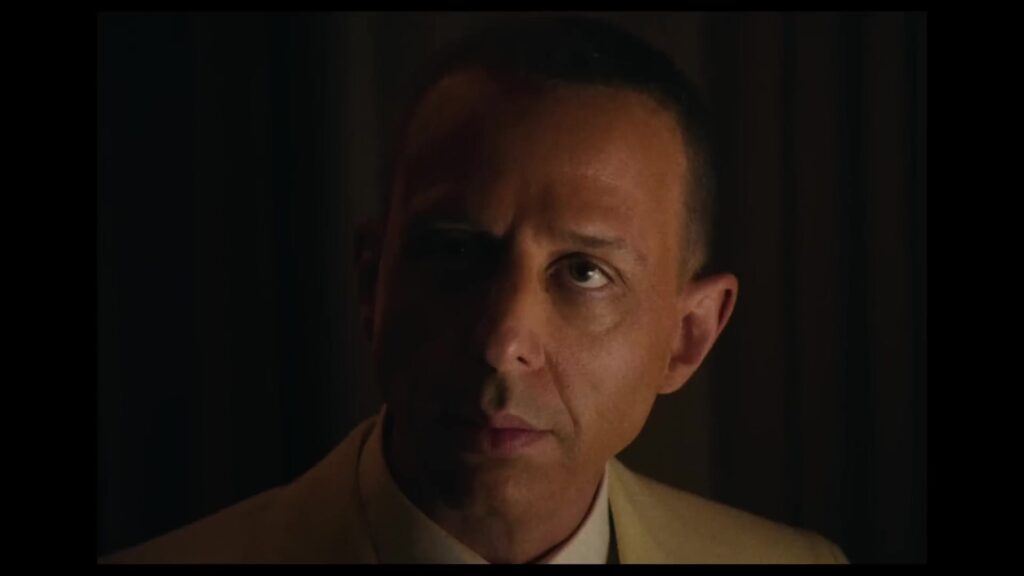 Jeremy Strong als advocaat Roy Cohn in de trailer van The Apprentice