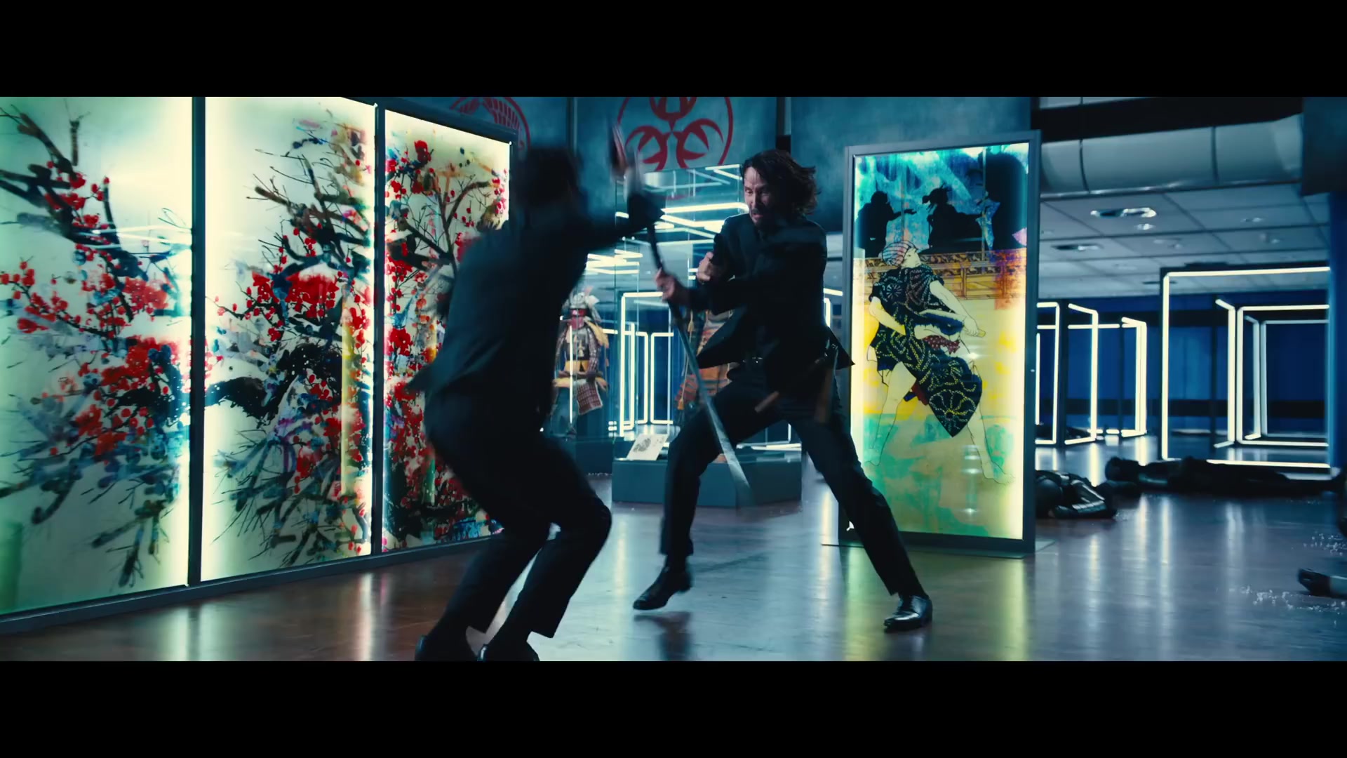 Keanu Reeves als John Wick in een gevecht met zwaarden, still uit de officiële trailer van John Wick: Chapter 4