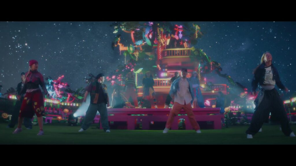 Dansers voor een kleurrijke boomhut in LEGO Friends: Heartlake the Musical