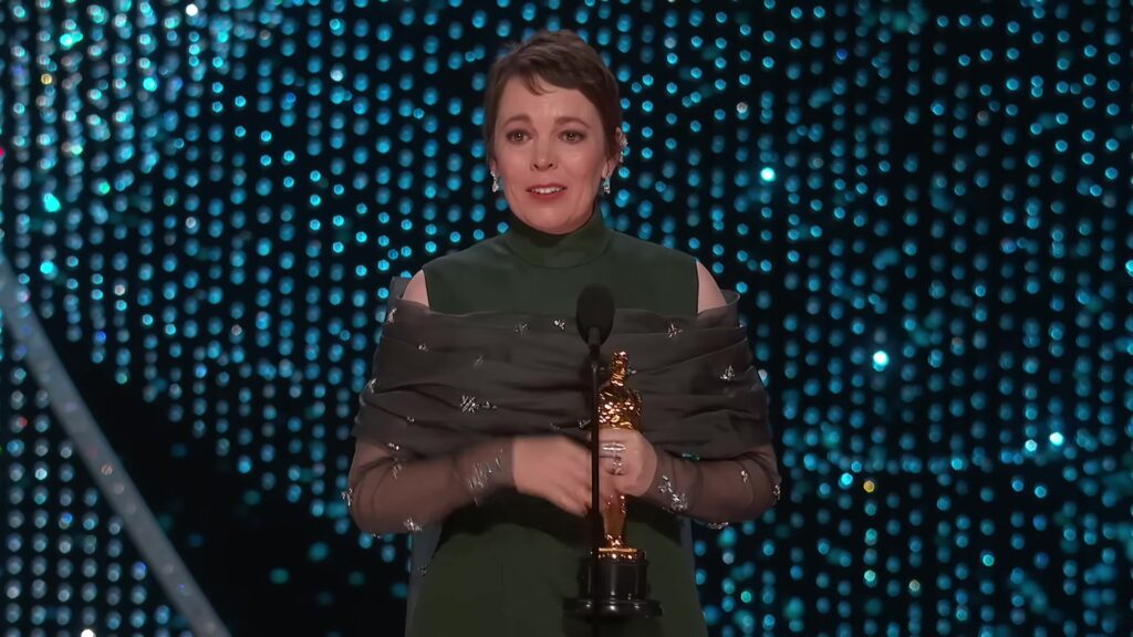Olivia Colman met haar Oscar op het podium van de 91e Oscaruitreiking in 2019