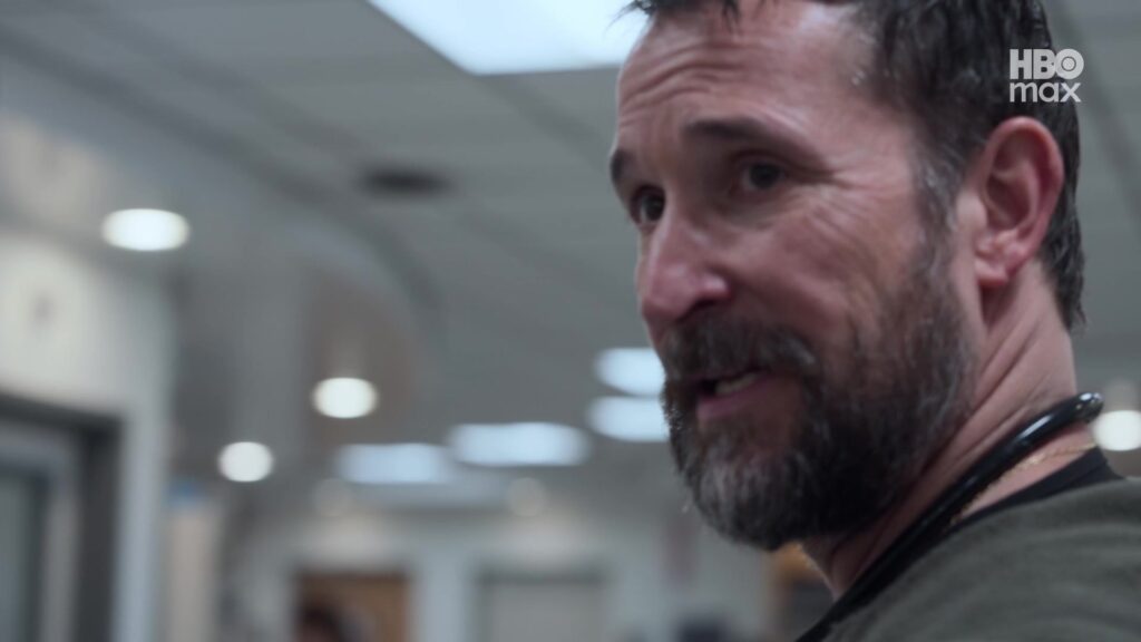 Noah Wyle als dokter Robby op de spoedeisende hulp in een still uit de teaser van The Pitt seizoen 3